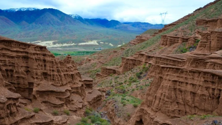 Kok-Moinok Canyon